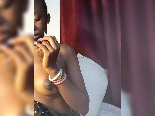 Goldenhour-diva live cam on BongaCams