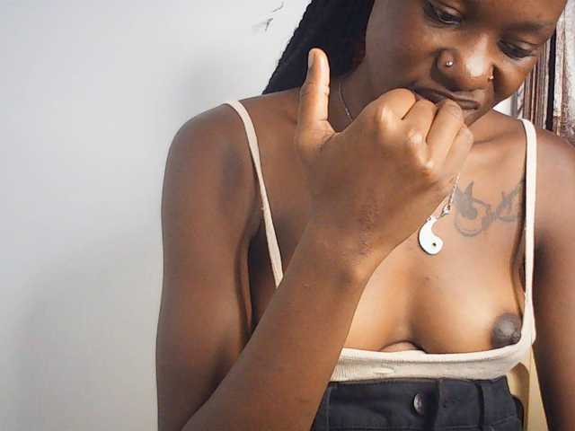 Goldenhour-diva live cam on BongaCams