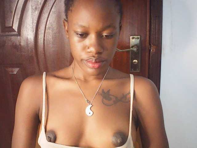 Goldenhour-diva live cam on BongaCams