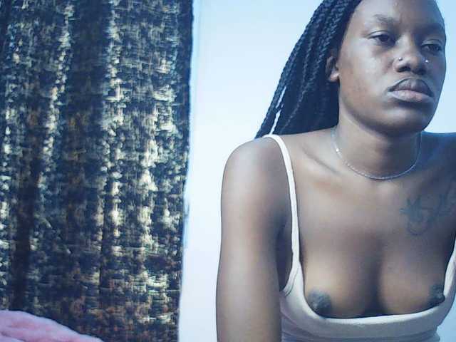 Goldenhour-diva — live female cam