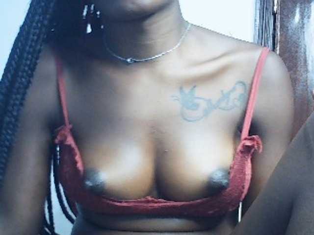 Goldenhour-diva live cam on BongaCams