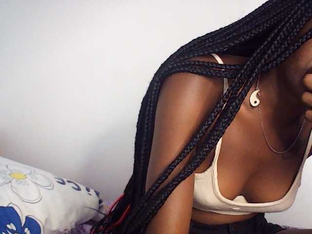 Goldenhour-diva live cam on BongaCams