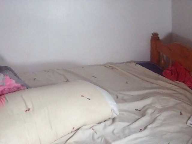 Goldenhour-diva live cam preview