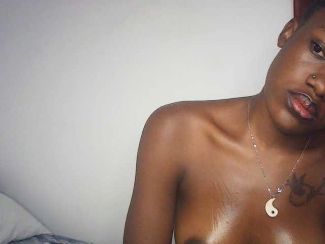 Goldenhour-diva live cam on BongaCams