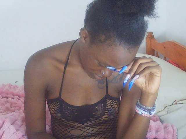 Goldenhour-diva live cam on BongaCams