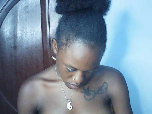 Goldenhour-diva live cam on BongaCams