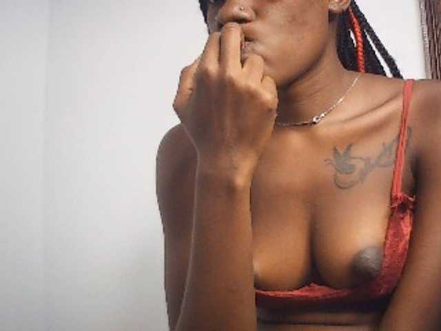 Goldenhour-diva live cam on BongaCams