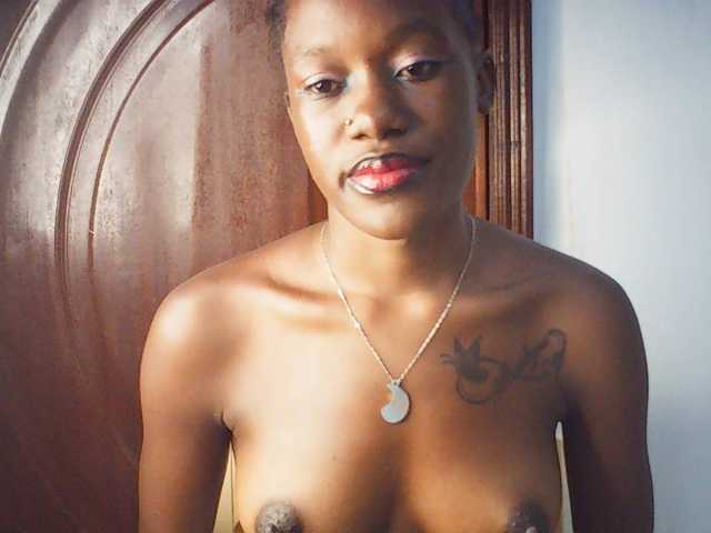 Goldenhour-diva live cam on BongaCams