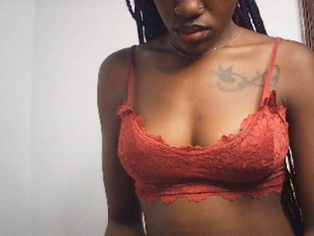 Goldenhour-diva live cam on BongaCams
