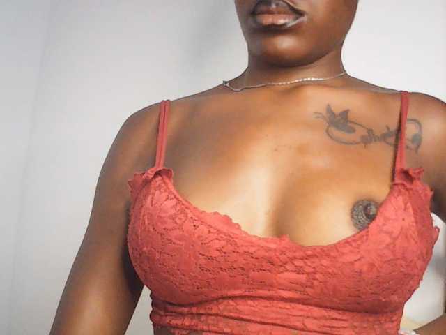 Goldenhour-diva live cam on BongaCams