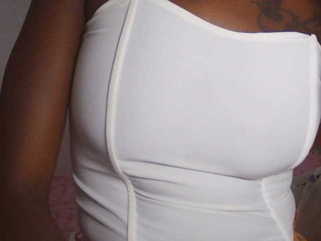 Goldenhour-diva live cam on BongaCams