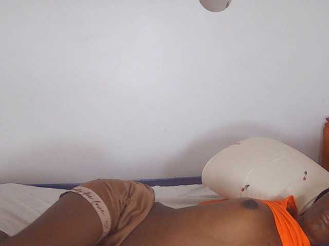 Goldenhour-diva live cam on BongaCams