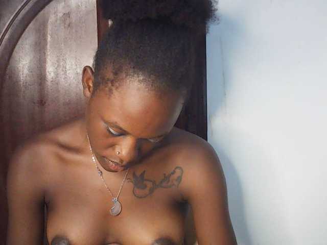 Goldenhour-diva live cam on BongaCams