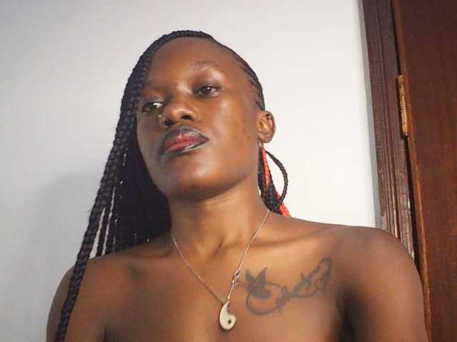 Goldenhour-diva live cam on BongaCams