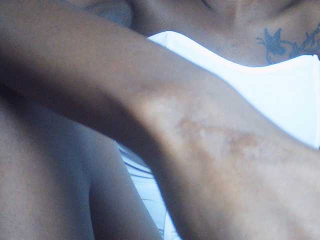 Goldenhour-diva live cam on BongaCams