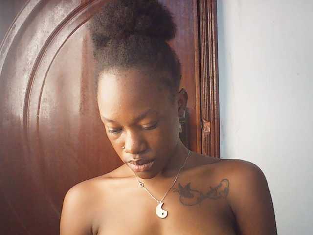 Goldenhour-diva live cam on BongaCams