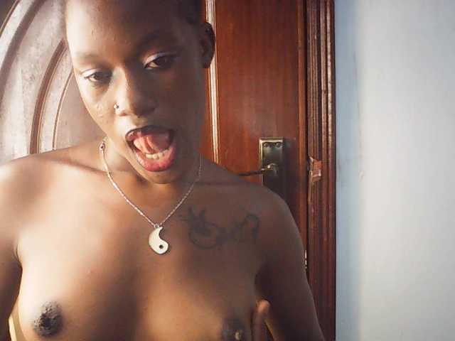 Goldenhour-diva live cam on BongaCams