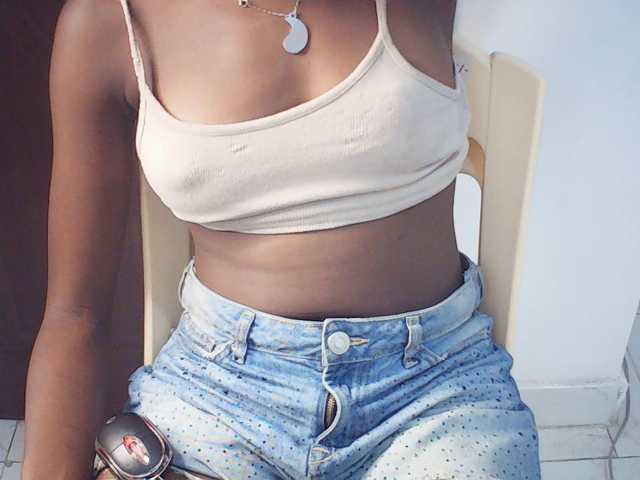 Goldenhour-diva live cam on BongaCams