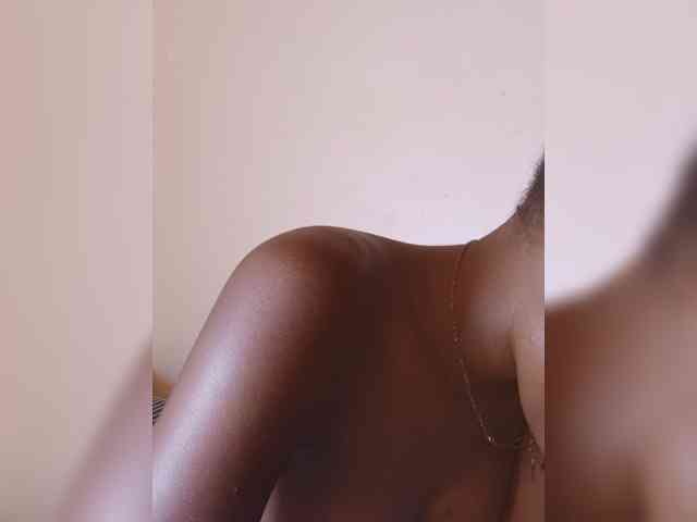 Model: Goldenhour-diva