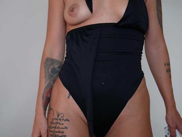 DonnaDubai live cam on BongaCams