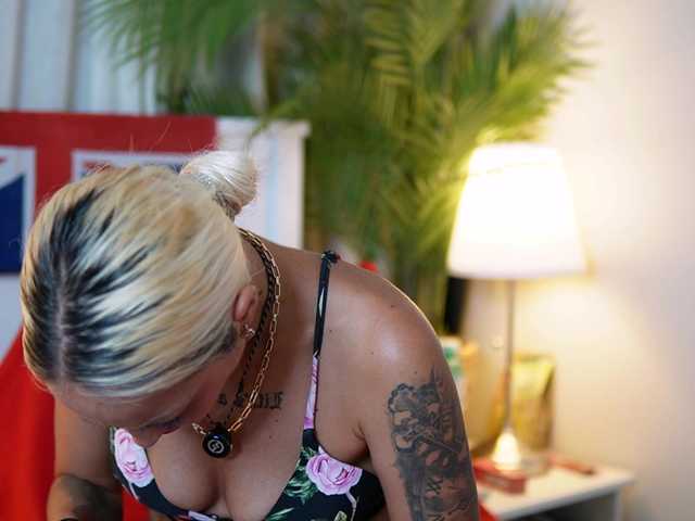 DonnaDubai live cam on BongaCams