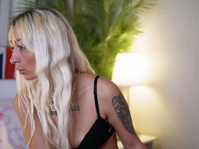 DonnaDubai live cam on BongaCams