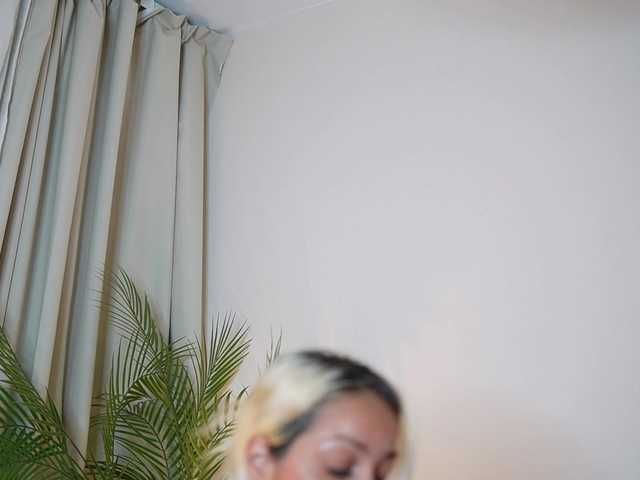 DonnaDubai live cam on BongaCams