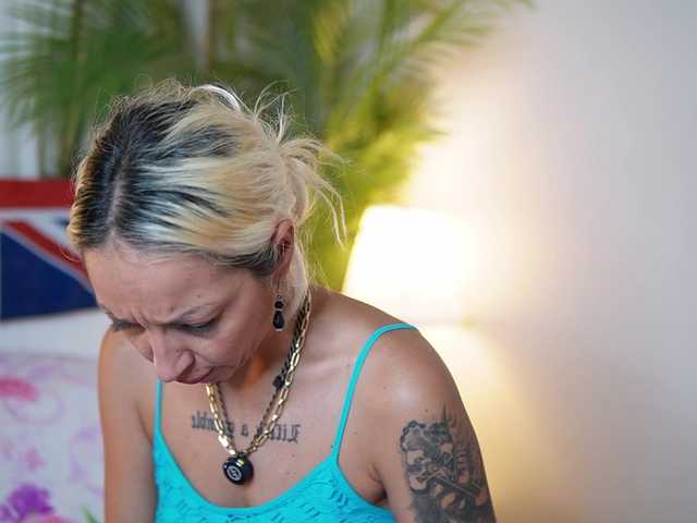 DonnaDubai live cam on BongaCams