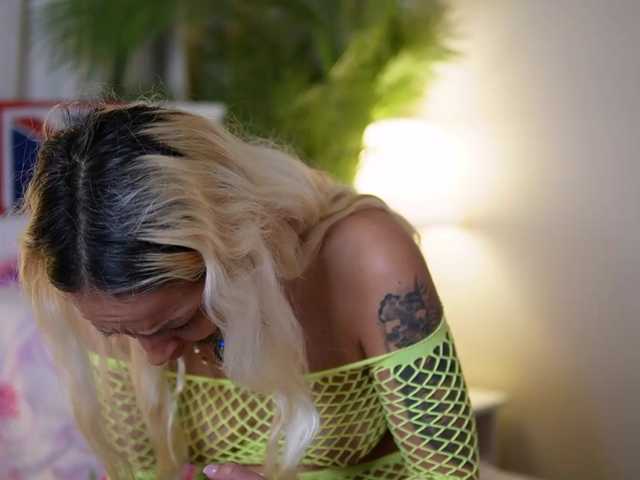 DonnaDubai live cam on BongaCams