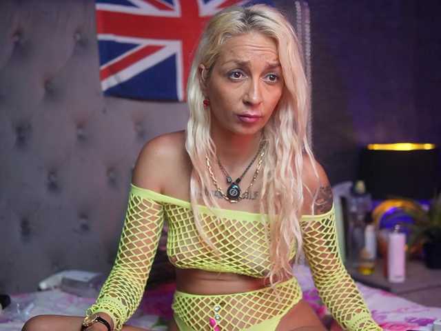 DonnaDubai live cam on BongaCams