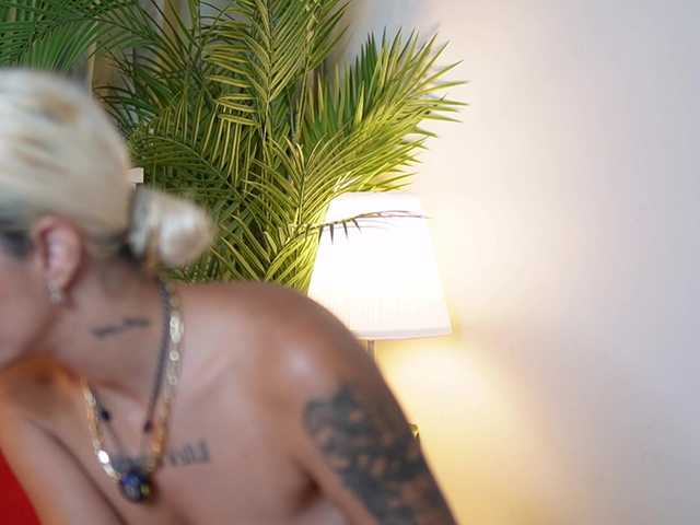 DonnaDubai live cam on BongaCams