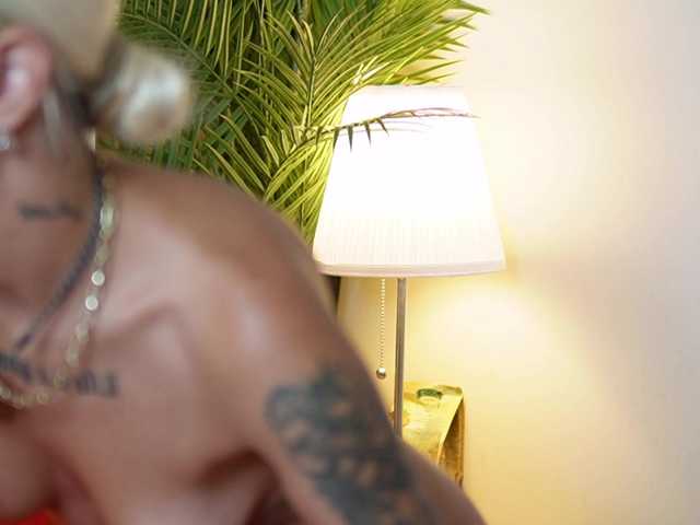 DonnaDubai live cam on BongaCams