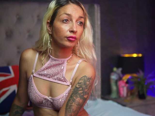DonnaDubai live cam on BongaCams