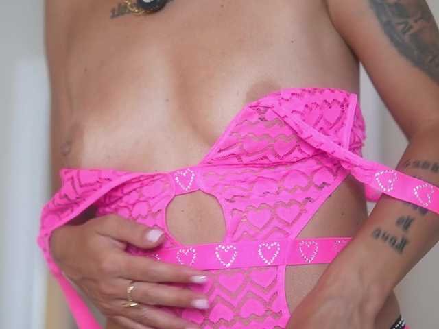 DonnaDubai live cam on BongaCams