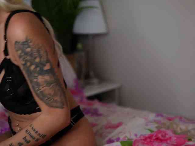 Model: DonnaDubai