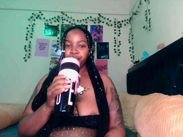 Sexyysquiter1 webcam