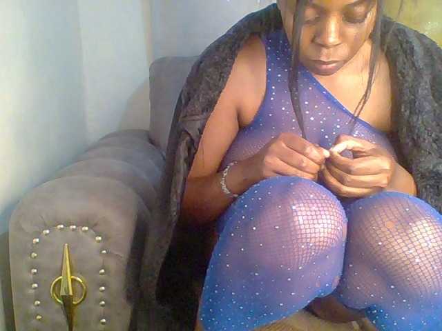 QueenVy live cam on BongaCams