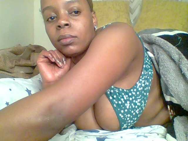QueenVy live cam on BongaCams