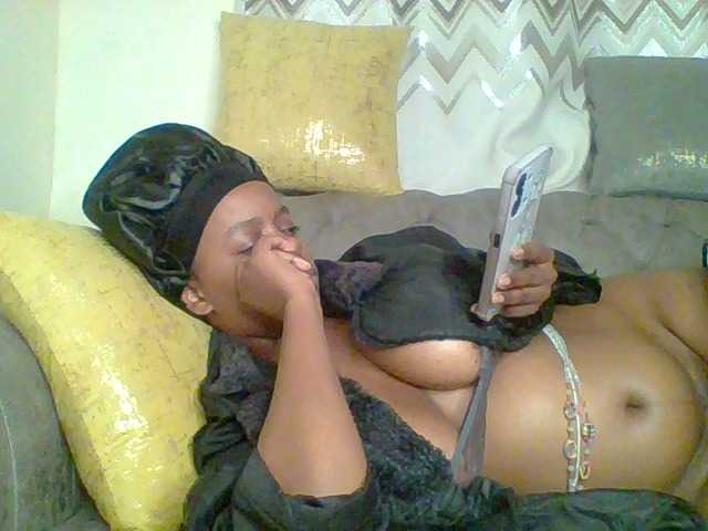 QueenVy live cam on BongaCams