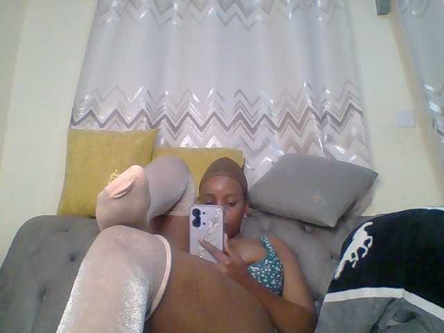 QueenVy live cam on BongaCams
