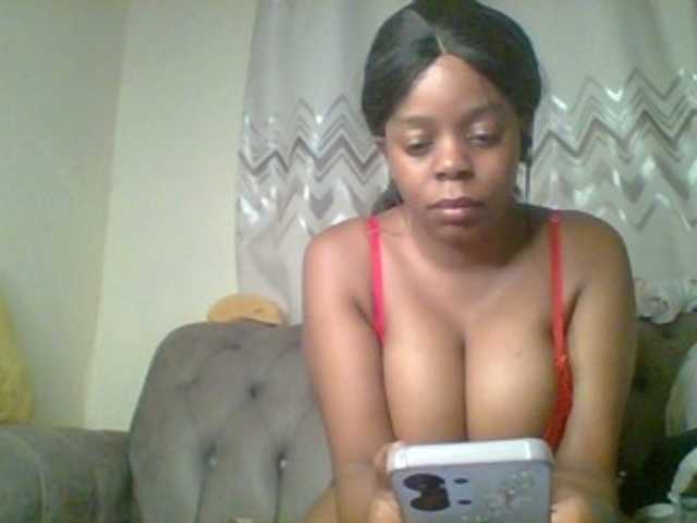 QueenVy live cam on BongaCams