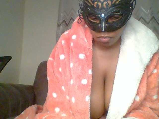 QueenVy live cam on BongaCams
