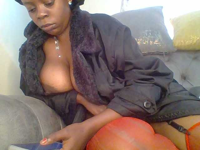 QueenVy live cam on BongaCams