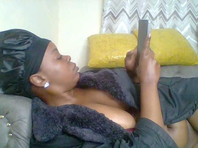 QueenVy live cam on BongaCams