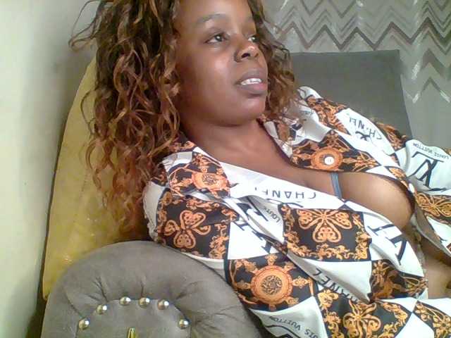QueenVy live cam on BongaCams