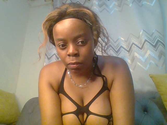 QueenVy live cam on BongaCams