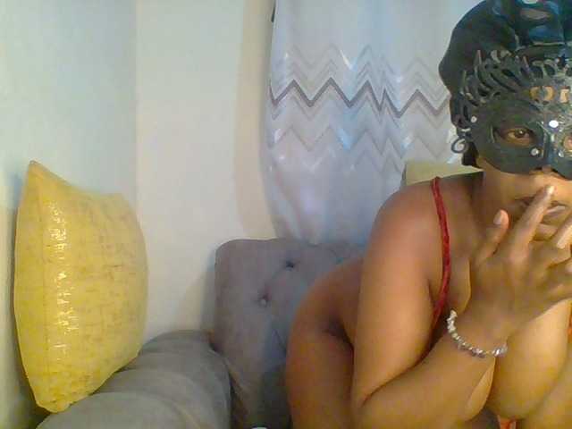 QueenVy live cam on BongaCams