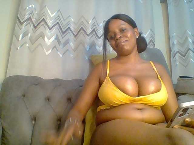 QueenVy live cam on BongaCams