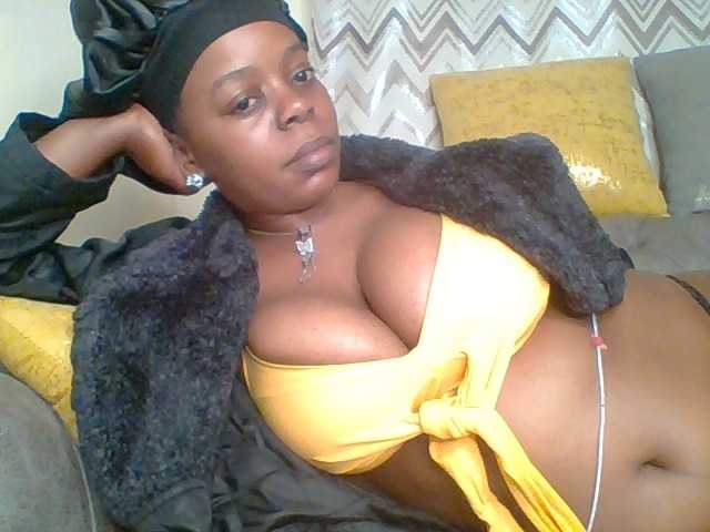 QueenVy live cam on BongaCams