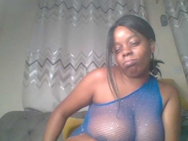 QueenVy live cam on BongaCams